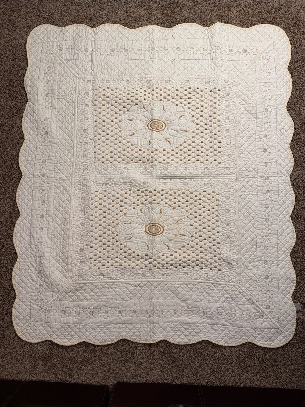 Source Unknown Cream Floral Medallion Small Quilt